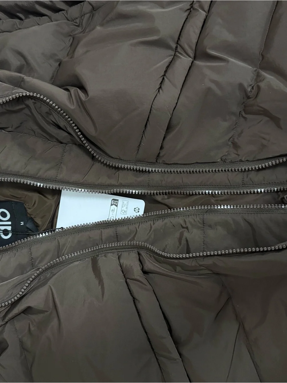 ALO Yoga Cropped Hooded Puffer Jacket in Dark Brown